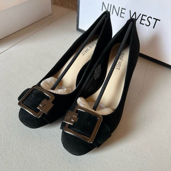 NWB Nine West Farinao Black Suede Buckle Block Heels 7M